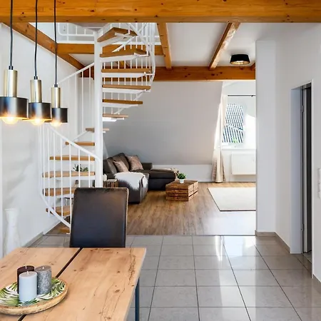 Stylisches Penthouse Zentral Balkon 75m2 Nflx アパート
