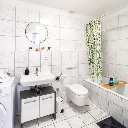 Stylisches Penthouse Zentral Balkon 75m2 Nflx Апартаменты *